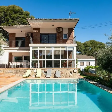 Espectacular Privada Con Piscina Y Aacc Holiday home Castelldefels