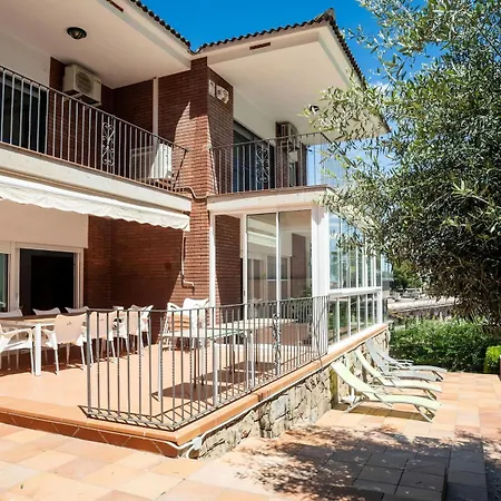 Espectacular Privada Con Piscina Y Aacc Holiday home Castelldefels