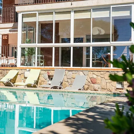 Holiday home Espectacular Privada Con Piscina Y Aacc Castelldefels